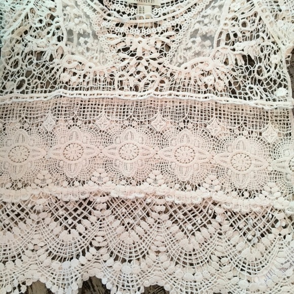 🌻 2/$16,3/$22 F21 Ivory Crocheted Top, NWOT, M - Picture 3 of 3